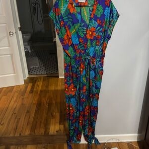 Beautiful floral jumpsuit!!